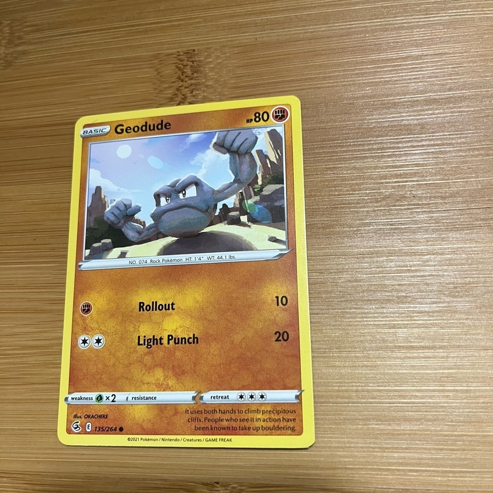 Geodude Pokémon Card TCG 2021 - Picture 4 of 9